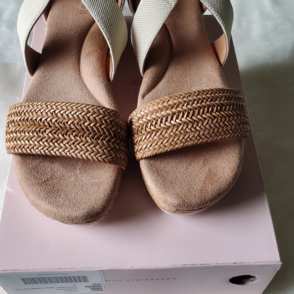 Easy Spirit Tan and Cream Sandals with Textured Woven Band Brand NEW IN BOX!
